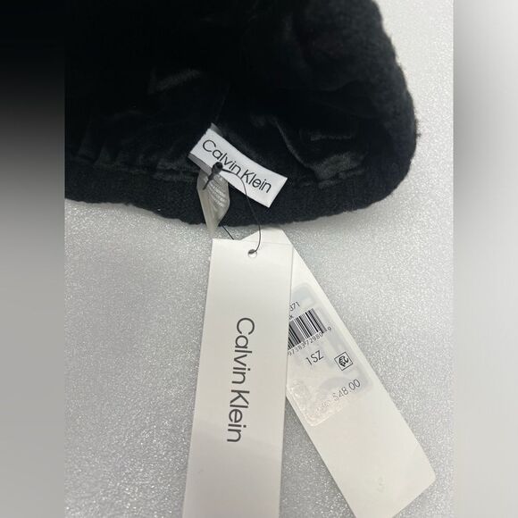 Calvin Klein beanie hat - Picture 5 of 5